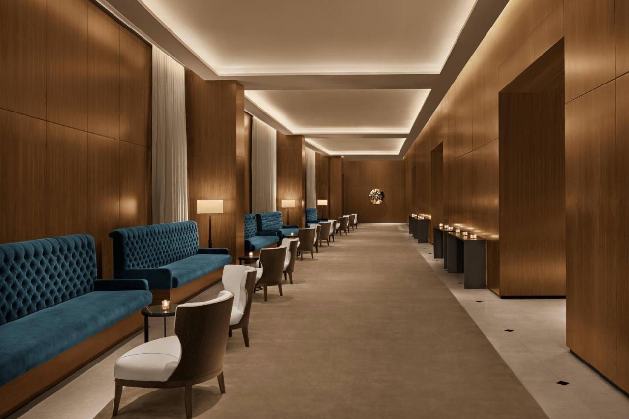 The Abu Dhabi Edition Exteriör bild The interior of the lounge