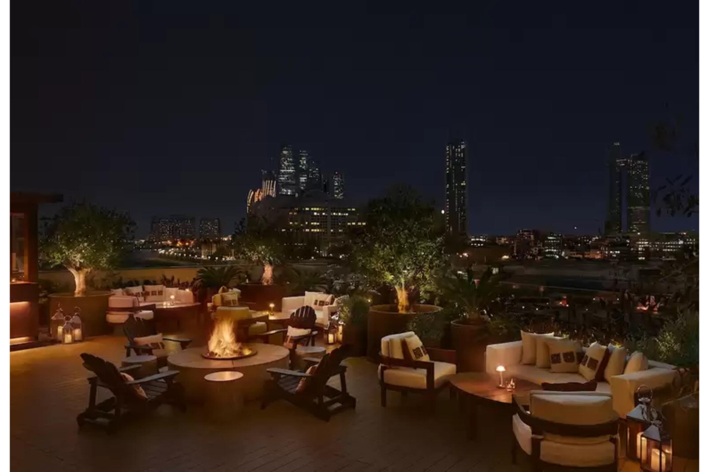 The Abu Dhabi Edition Exteriör bild The rooftop bar at the Mandarin Oriental, Munich