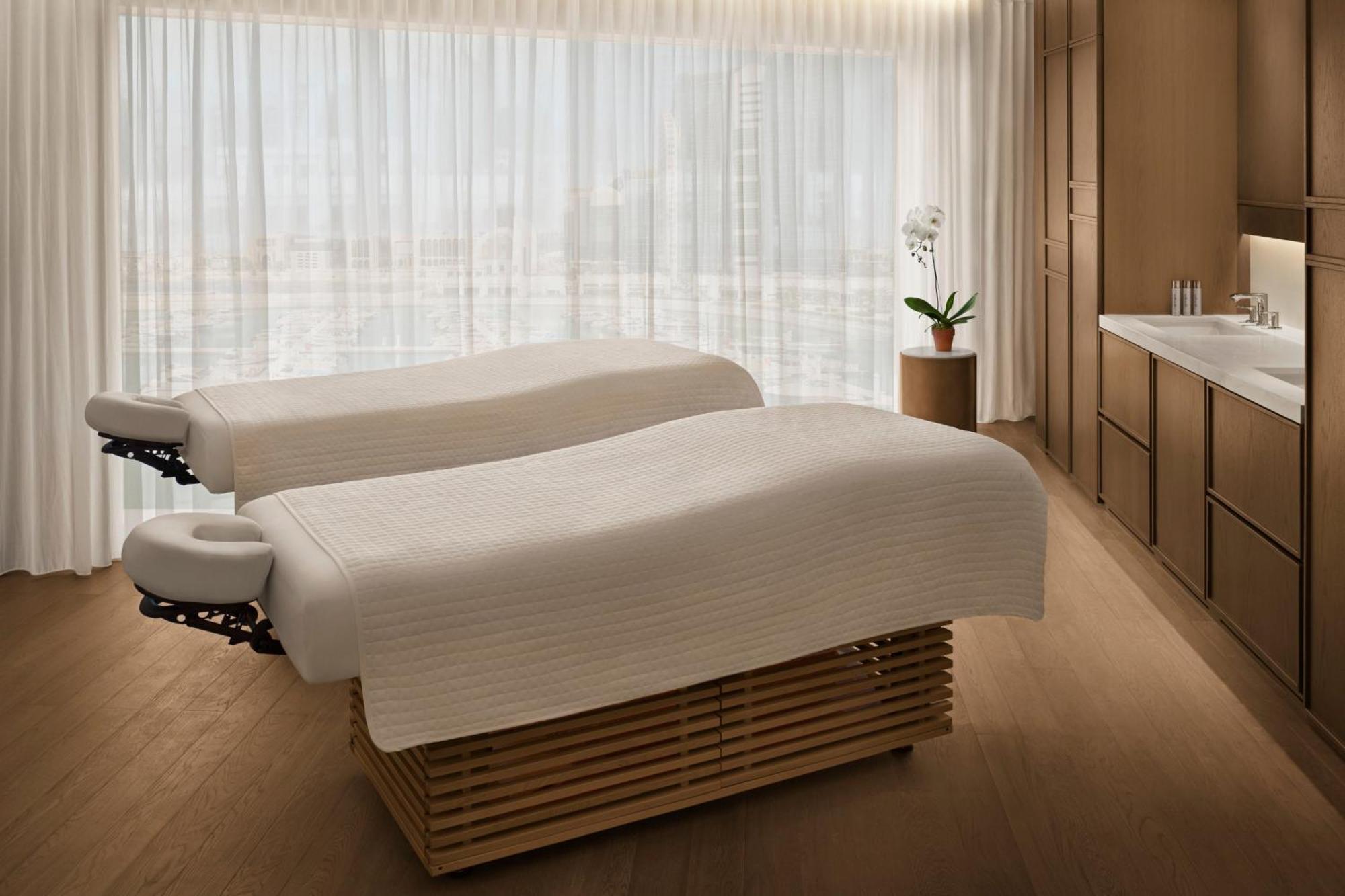 The Abu Dhabi Edition Exteriör bild Treatment room at The Spa at The Standard London