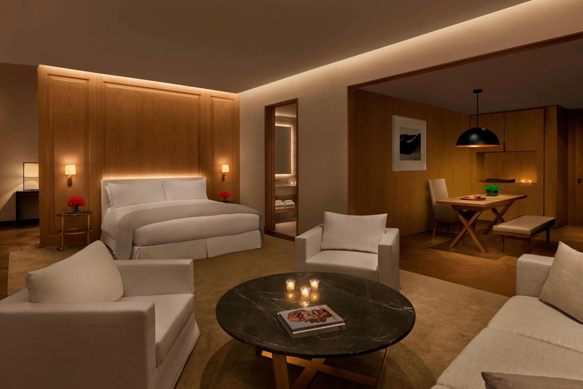 The Abu Dhabi Edition Exteriör bild A suite at the Mandarin Oriental, Munich