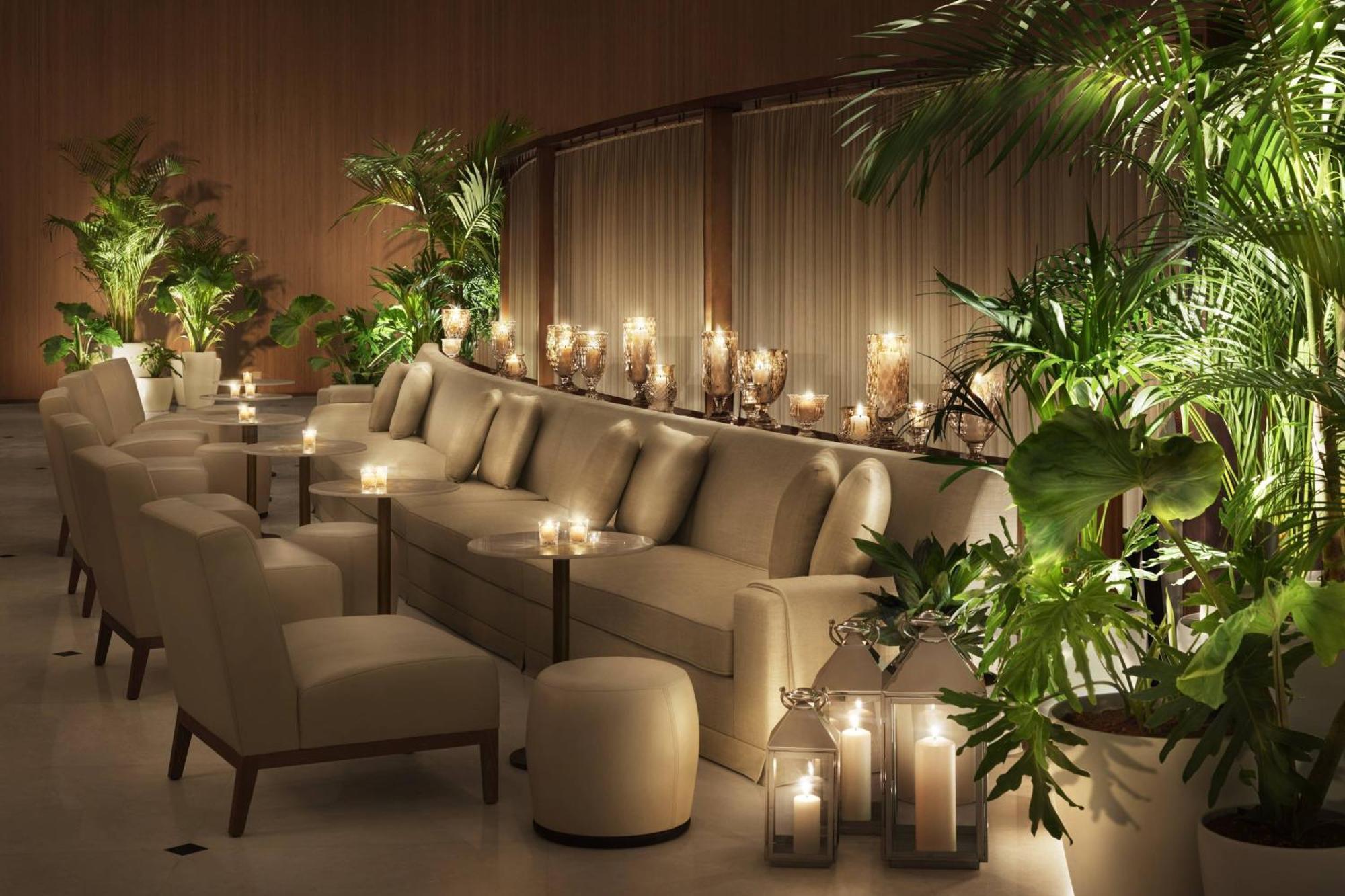 The Abu Dhabi Edition Exteriör bild The interior of the lounge
