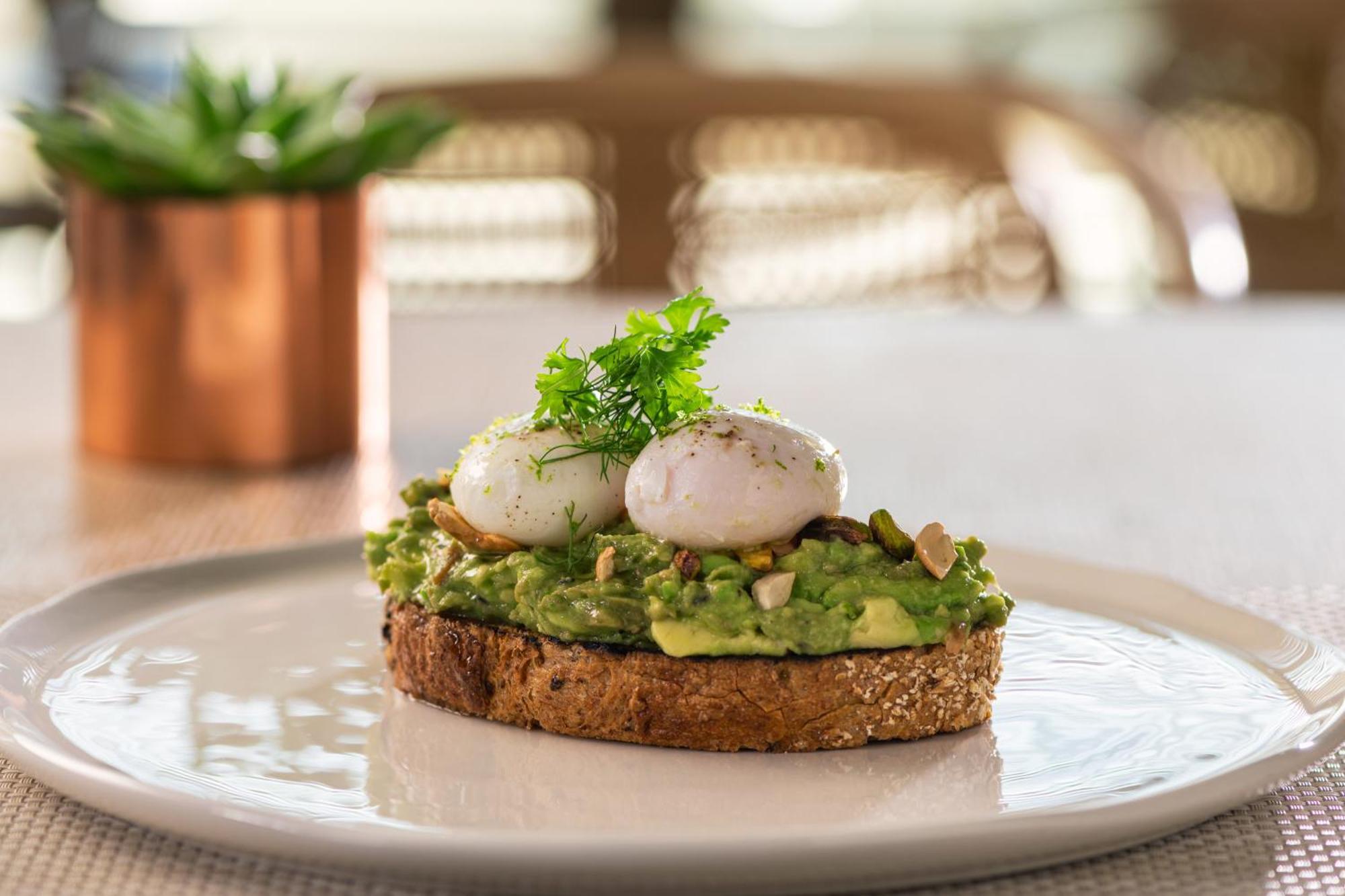 The Abu Dhabi Edition Exteriör bild Avocado on toast with poached eggs