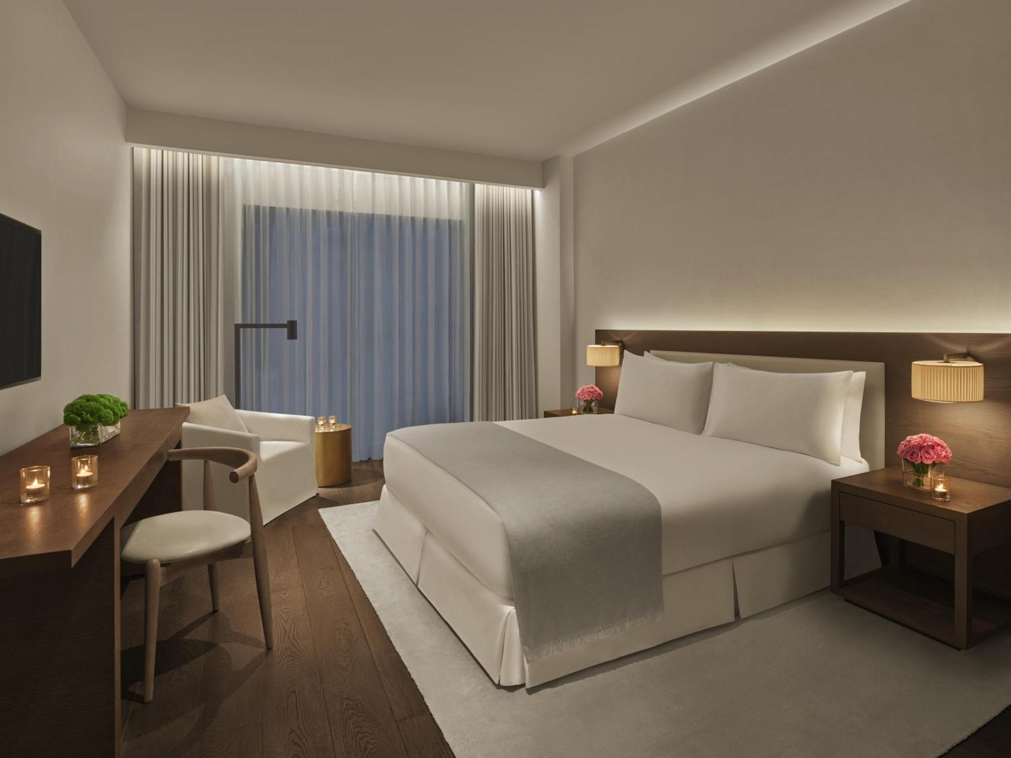 The Abu Dhabi Edition Exteriör bild A bedroom at the hotel