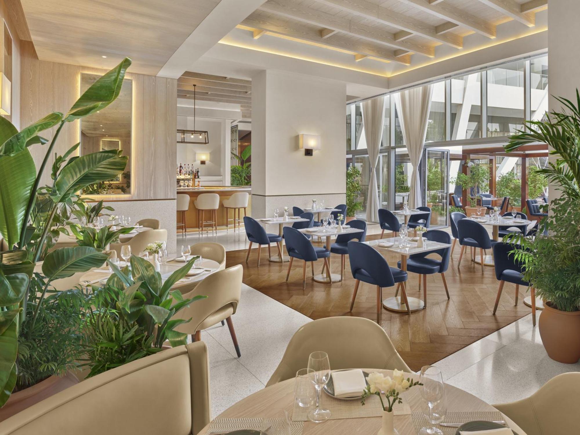 The Abu Dhabi Edition Exteriör bild The restaurant
